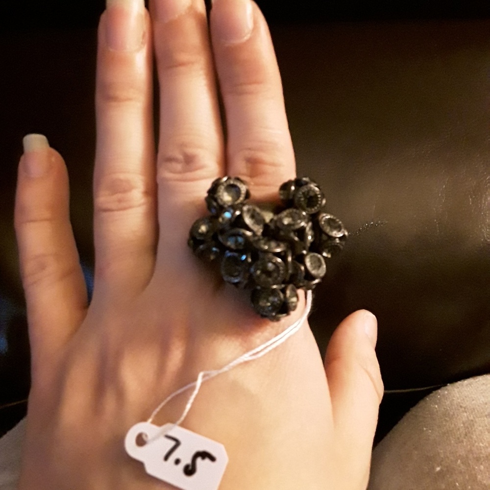 Black tone beaded ring with crystals
